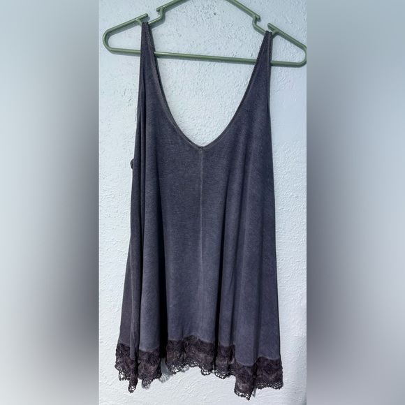 Knox Rose washed blue Lace Accent tank top long length - Picture 4 of 6